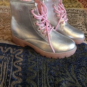 Jellypop Girls Silver Combat Boots with Pink Laces